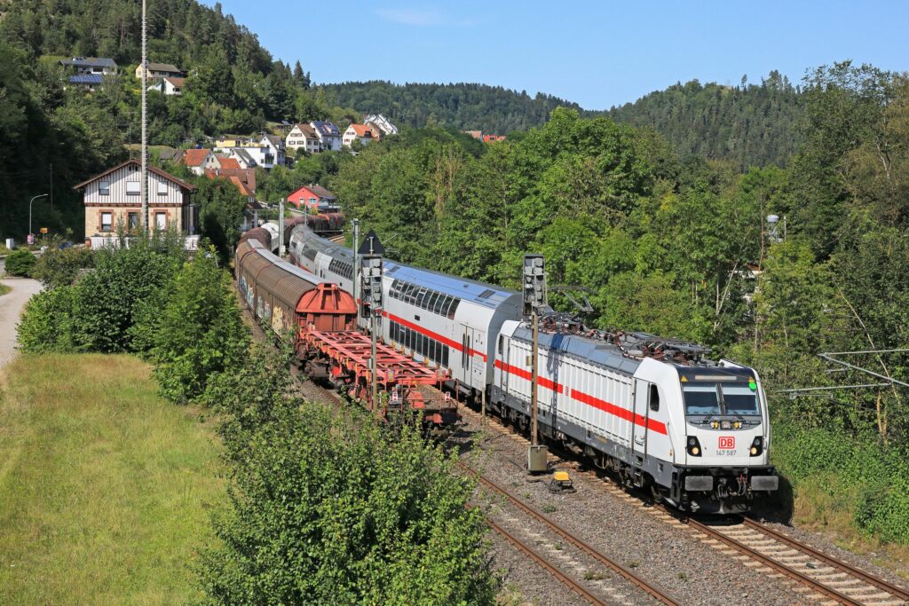 IC Stuttgart–Zürich: SBB und DB wollen Pünktlichkeit verbessern - LKW-News aktuell und informativ