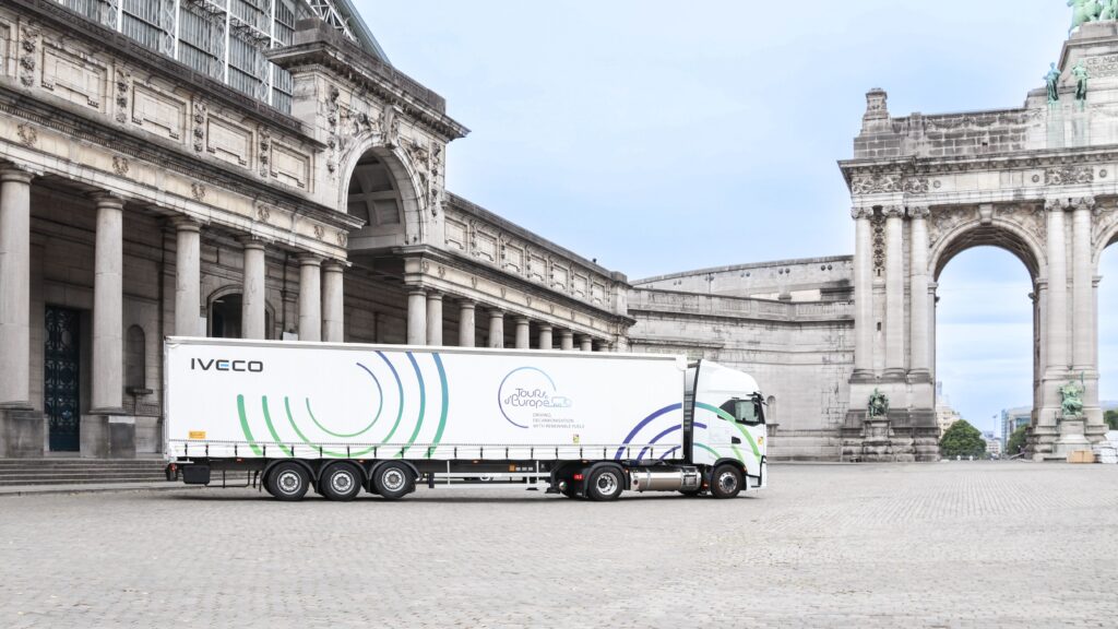 IVECO bei der Tour d'Europe: mehr als 5.000 Kilometer mit einem Bio-LNG-betriebenen Lkw zurückgelegt und damit den Weg zur nachhaltigen Mobilität geebnet - LKW-News aktuell und informativ