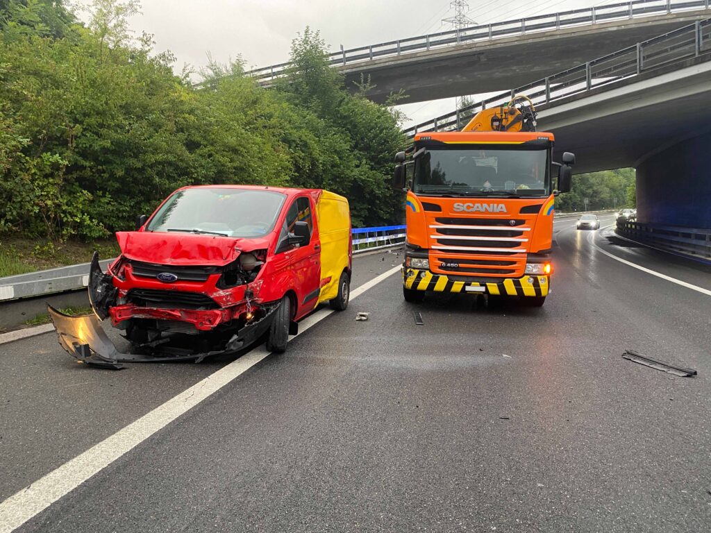 Zug (ZG): Verkehrsunfälle - verlorene Ladung und Rauchentwicklung - LKW-News aktuell und informativ