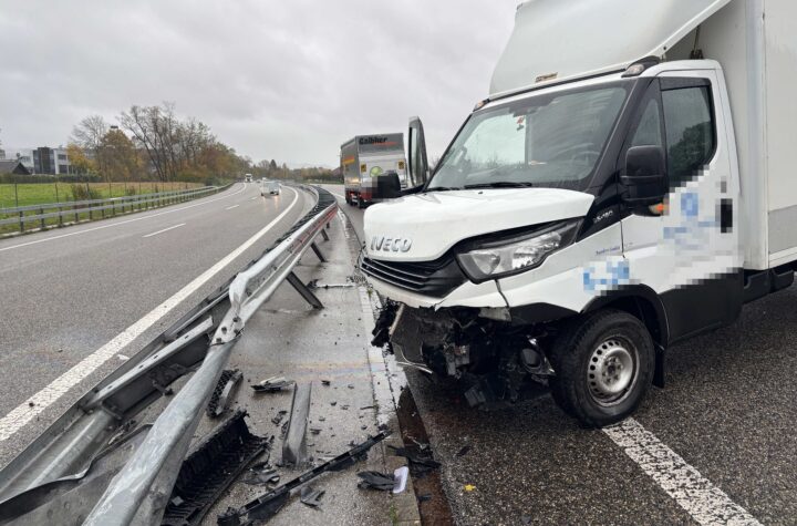 Lieferwagen kollidiert mit Leitplanke, ein Mitfahrer verletzt - LKW-News aktuell und informativ 1