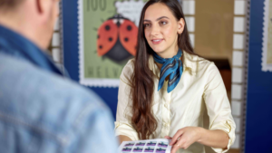 Von der Uniform zum Unikum: Post lanciert Briefmarken aus alten Postkleidern - LKW-News aktuell und informativ