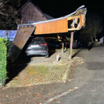 LKW-Fahrer demoliert Carport und flieht - LKW-News aktuell und informativ