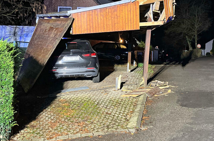 LKW-Fahrer demoliert Carport und flieht - LKW-News aktuell und informativ