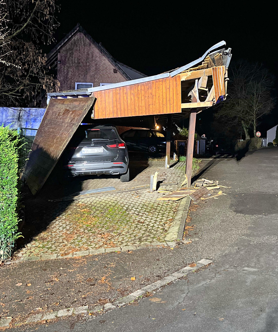 LKW-Fahrer demoliert Carport und flieht - LKW-News aktuell und informativ
