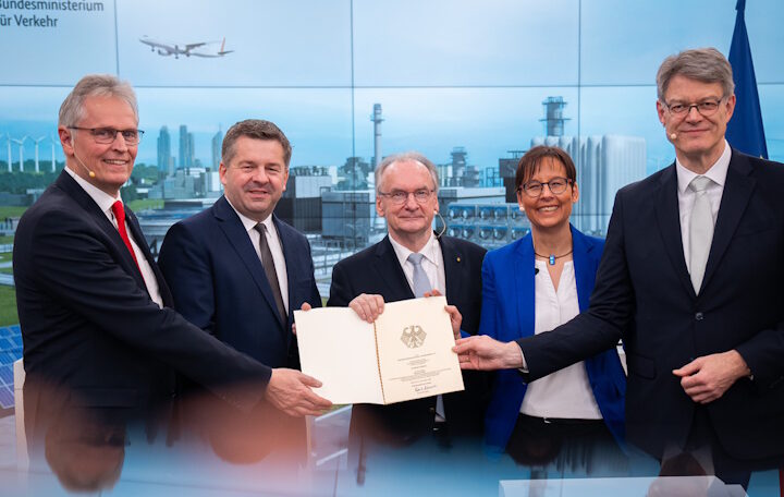 Schnieder fördert Betrieb der Technologieplattform für strombasierte Kraftstoffe in Leuna - LKW-News aktuell und informativ