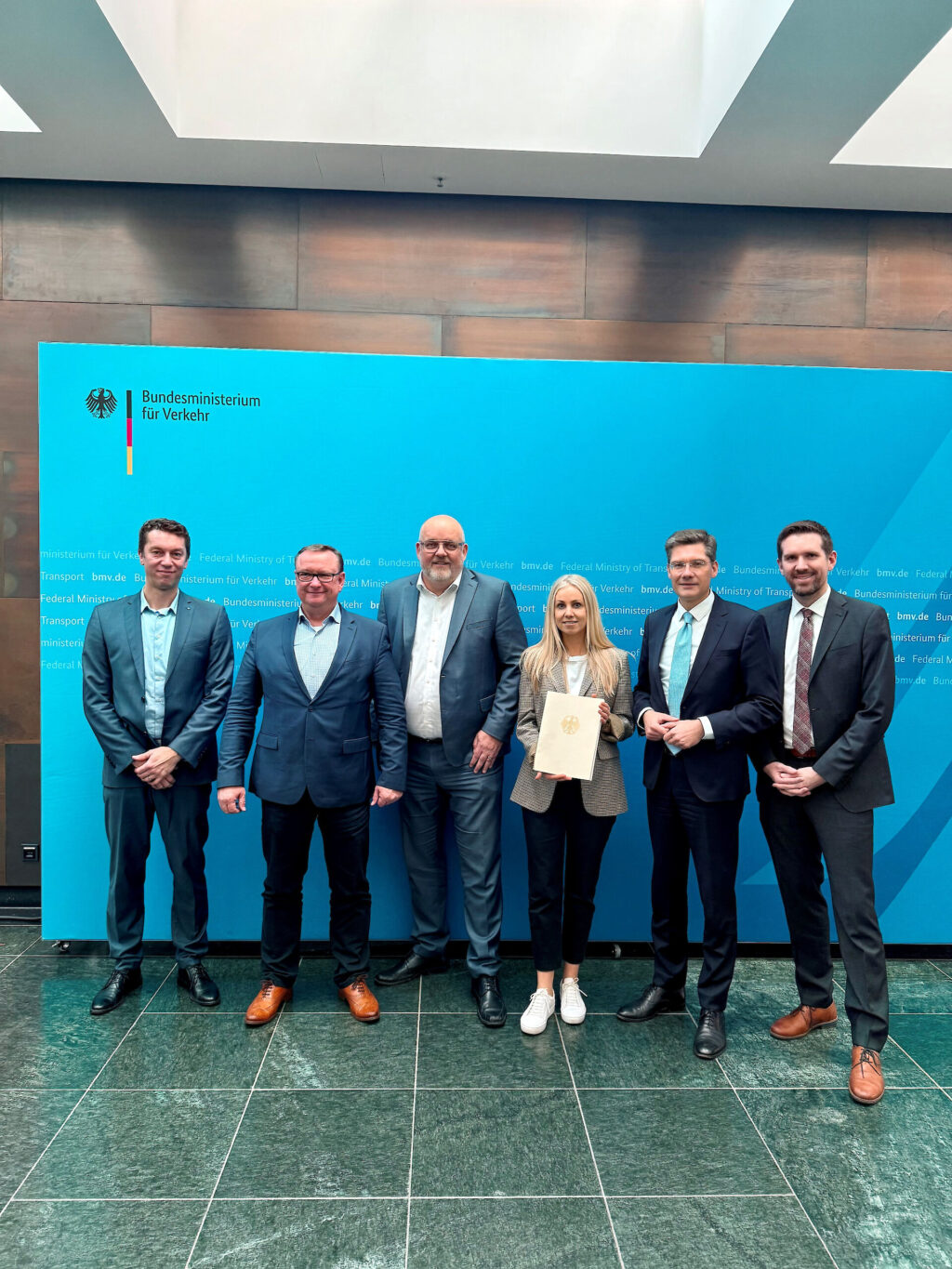PortKIDialog+2035: Der Mensch im Mittelpunkt – Intelligenter Wandel durch interaktive Mensch-KI-Kommunikation und Simulation - LKW-News aktuell und informativ